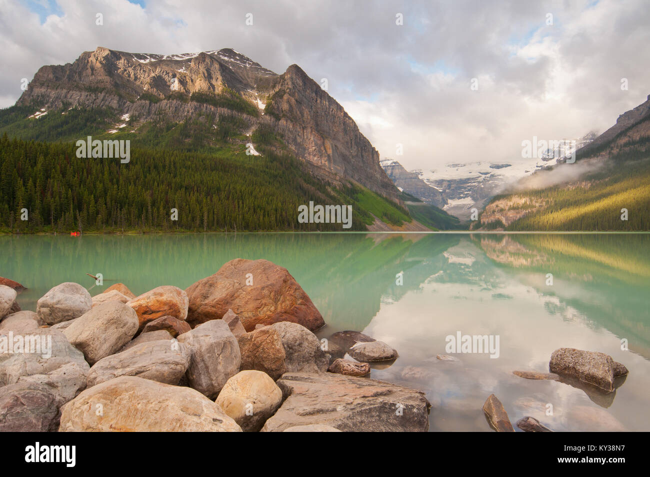 Beautiful sunrise at Lake Louise in Banff National Park Stock Photo - Alamy