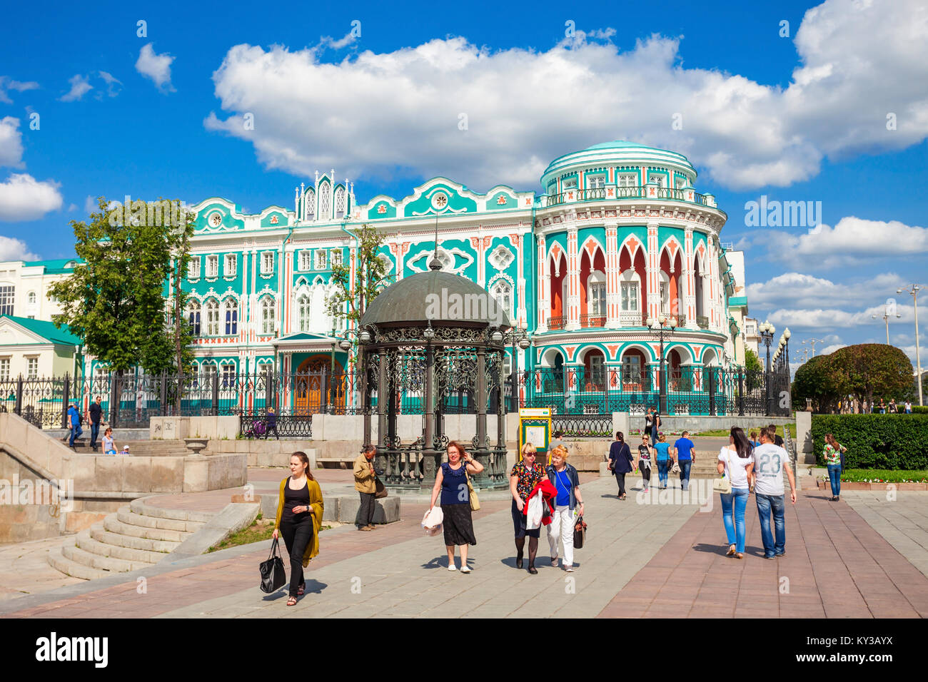 екатеринбург места для посещения. куда сходить в центре екатеринбурга. екатеринбург прогулка по городу. улица вайнера екатеринбург спираль времени. красивые места в екатеринбурге для прогулок.