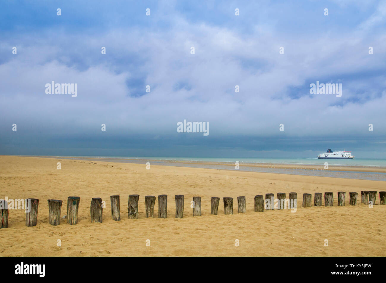 Mare di pietra focaia lavato i ciottoli sulla spiaggia di St Margaret's Bay  nei pressi di Dover Kent Foto stock - Alamy