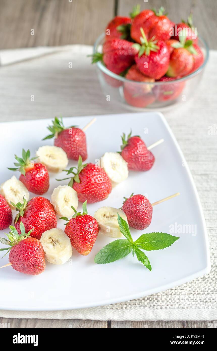Strawberry and banana skewers hi-res stock photography and images - Alamy