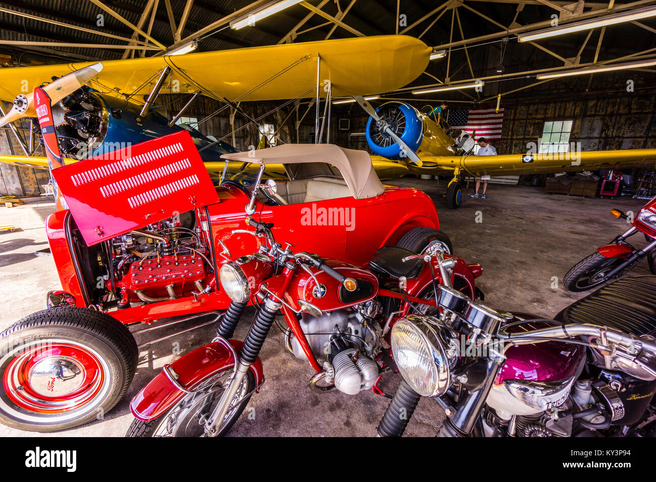 Simsbury FlyIn and Car Show Simsbury Airport Simsbury, Connecticut