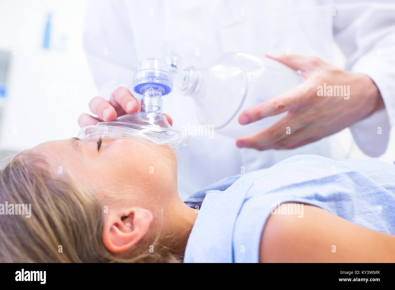 Child with gas mask hi-res stock photography and images - Alamy