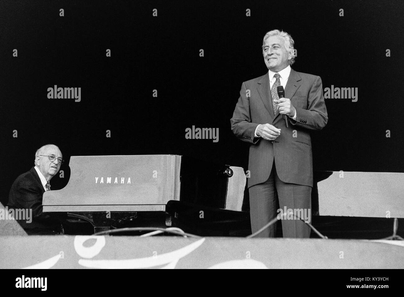 American singer Tony Bennett performing on the pyramid stage , Glastonbury Festival 1998, Worthy Farm, Somerset, England, United Kingdom. Stock Photo