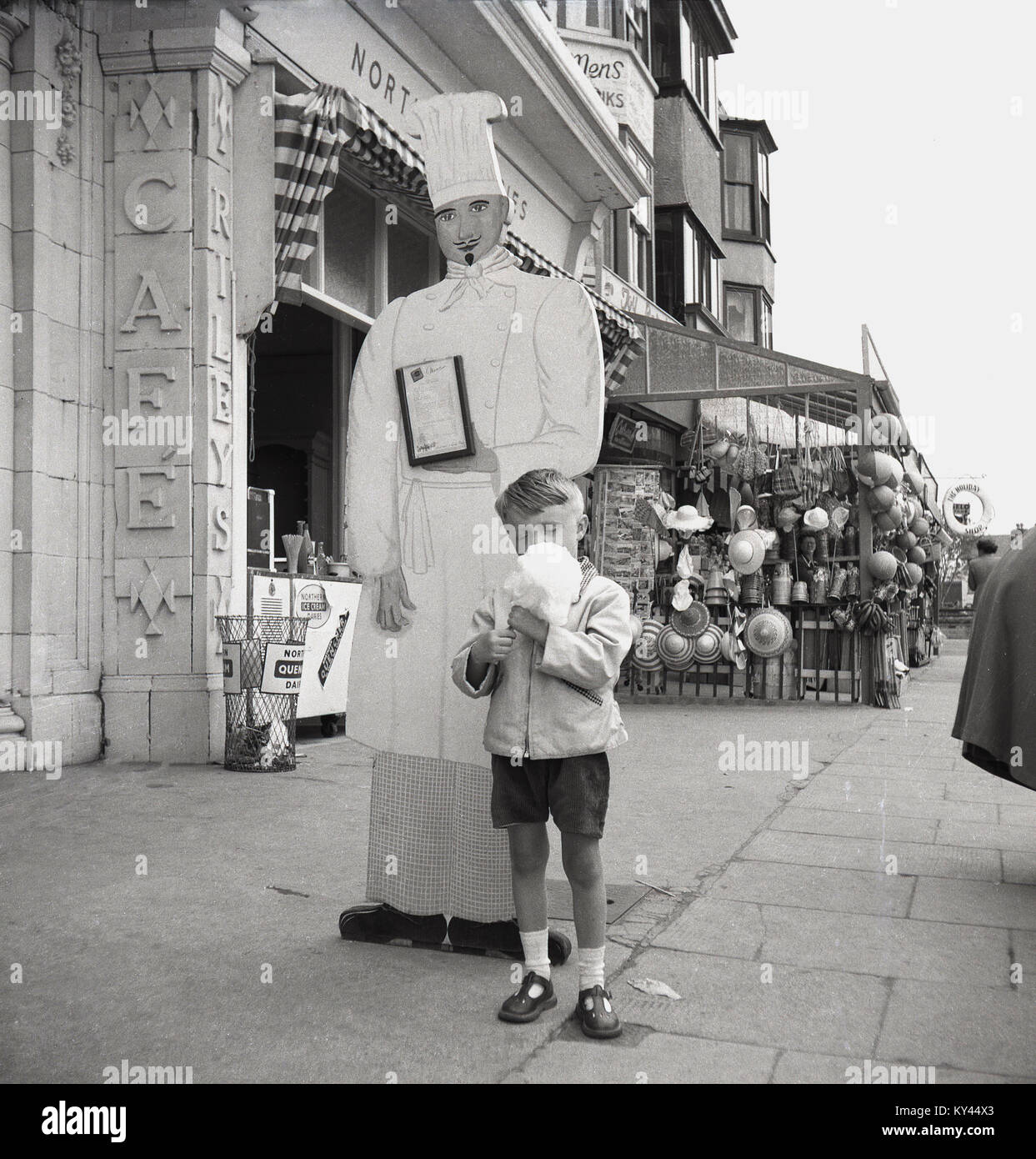 1950s, historical picture, a young boy 
