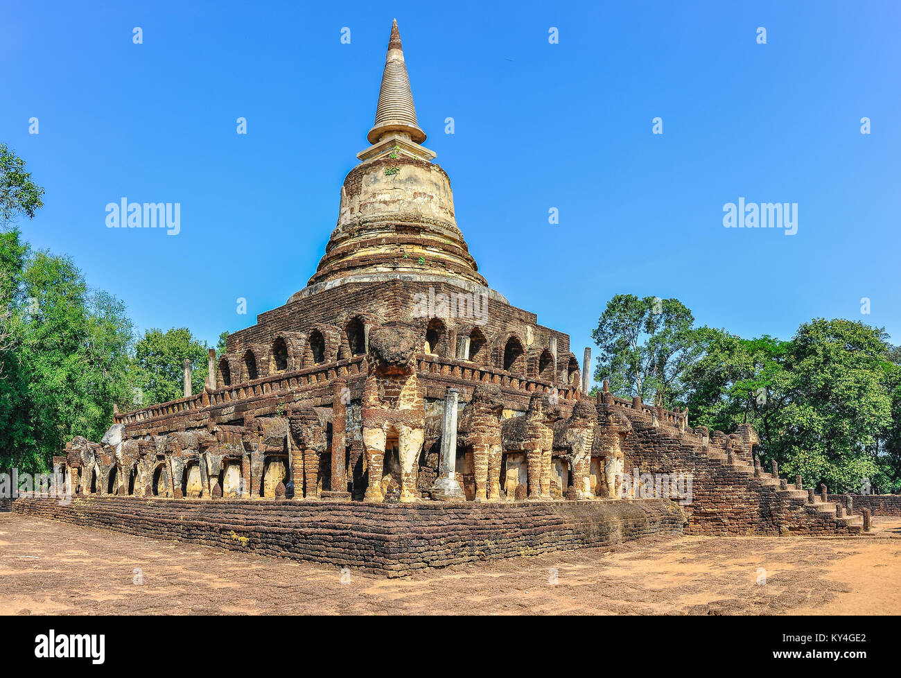 Wat Chang Lom in the Si Satchanalai Historical Park, Thailand Stock Photo