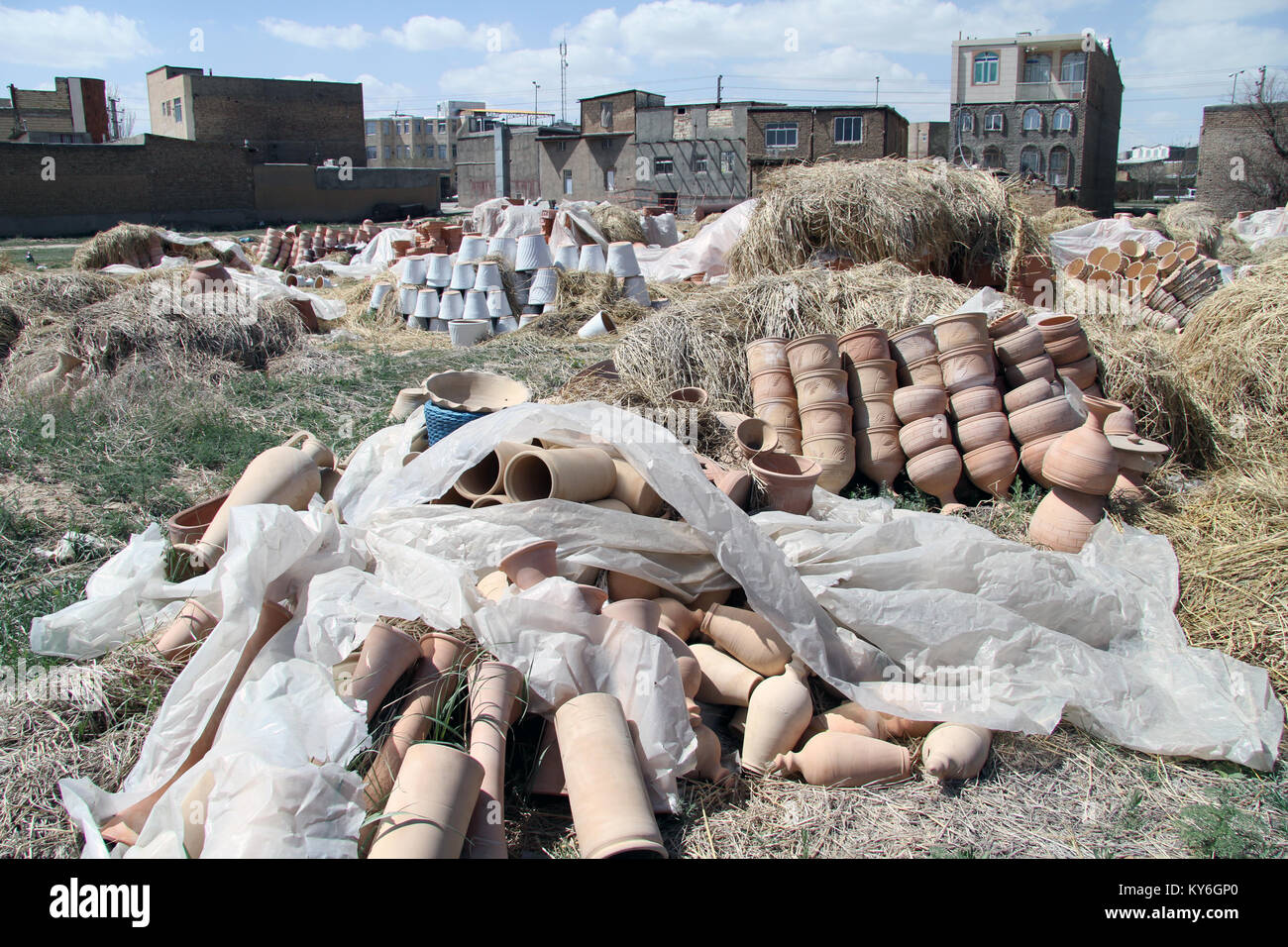 Broken ceramic pots hires stock photography and images Alamy