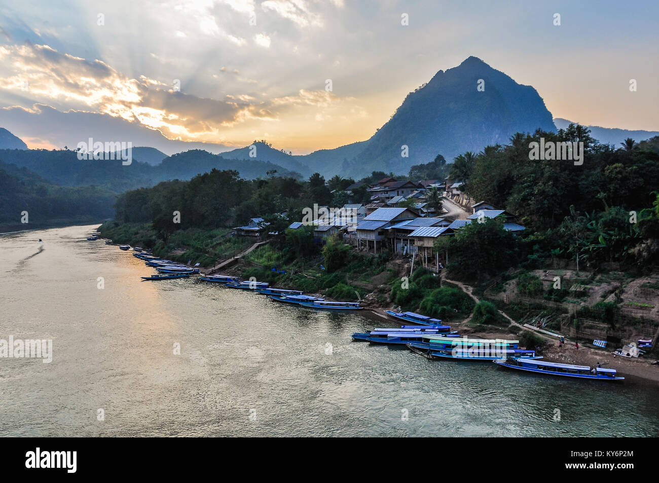 Colorful Sunset On The Nam Ou River In Nong Khiaw Laos Stock Photo Alamy colorful-sunset-on-the-nam-ou-river-in-nong-khiaw-laos-stock-photo-alamy