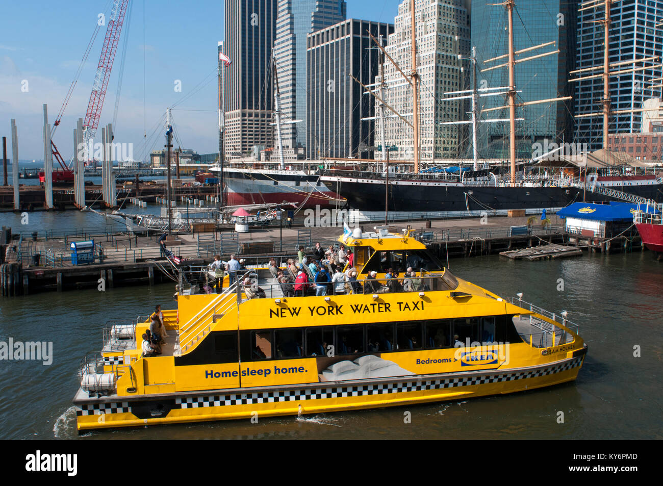 Water Taxi at New Yorks South Street Seaport.  Lower Manhattan, New York City, United States. Water Taxi at New Yorks South Street Seaport. The histor Stock Photo