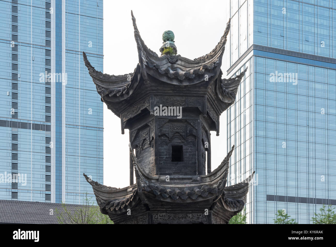 Taikoo li hi-res stock photography and images - Alamy