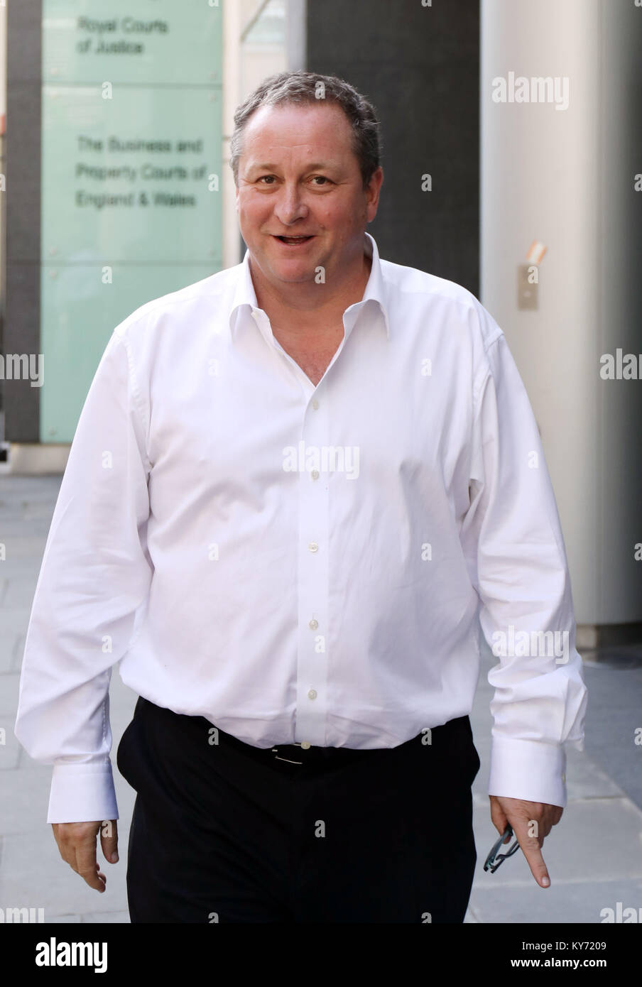 Pic shows: Mike Ashley  - Jeff Blue case at the High Court in London.  Mike Ashley leaving the High Court with his PR and legal team   Pic by Gavin Ro Stock Photo