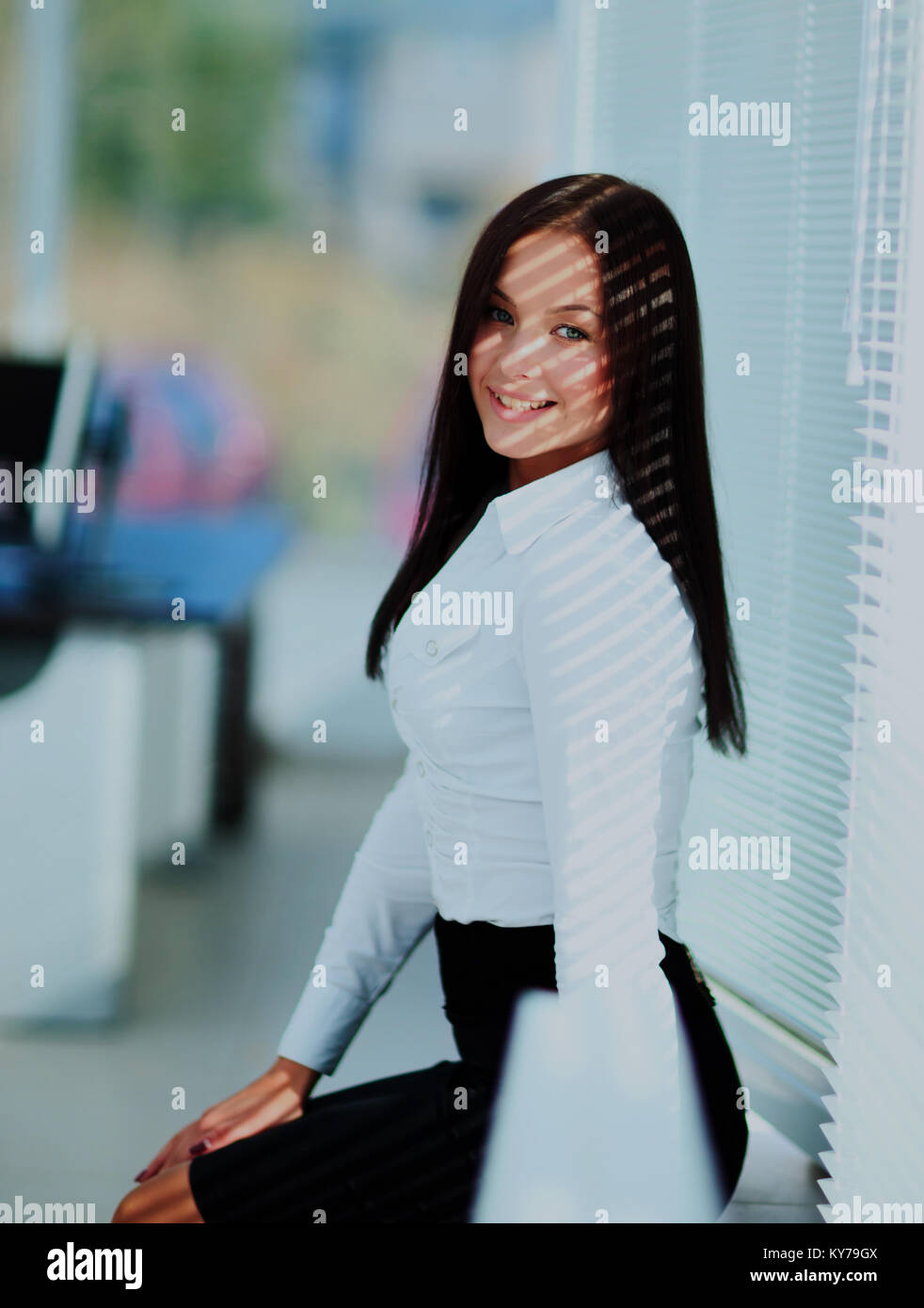 A portrait of a young business woman in an office Stock Photo - Alamy