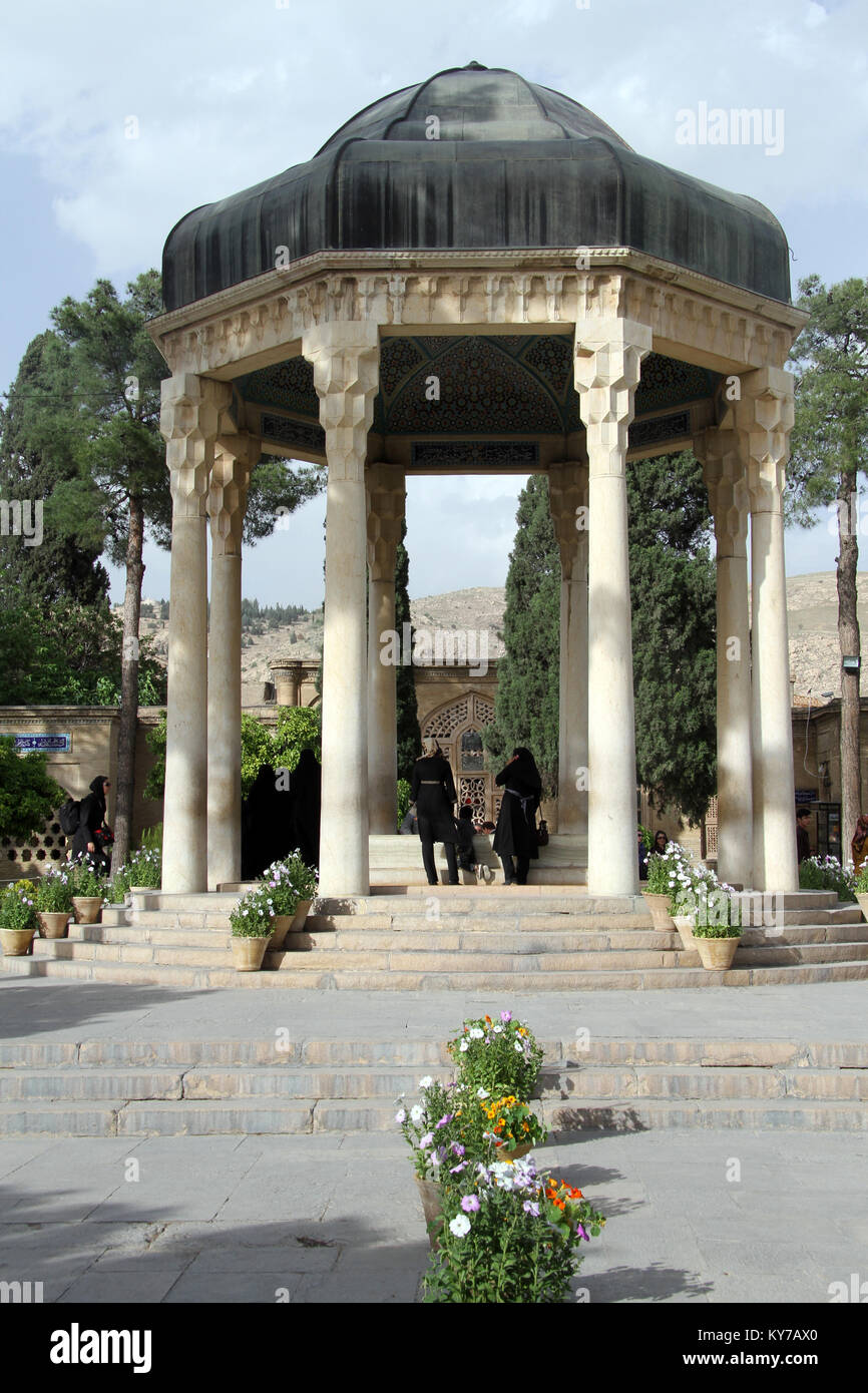 Tomb of hafez hi-res stock photography and images - Alamy