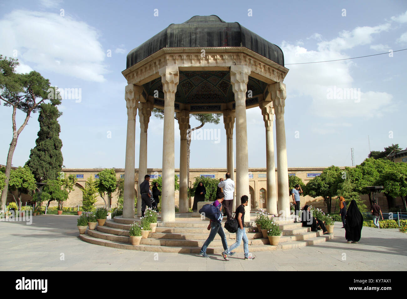 Tomb of hafez hi-res stock photography and images - Alamy