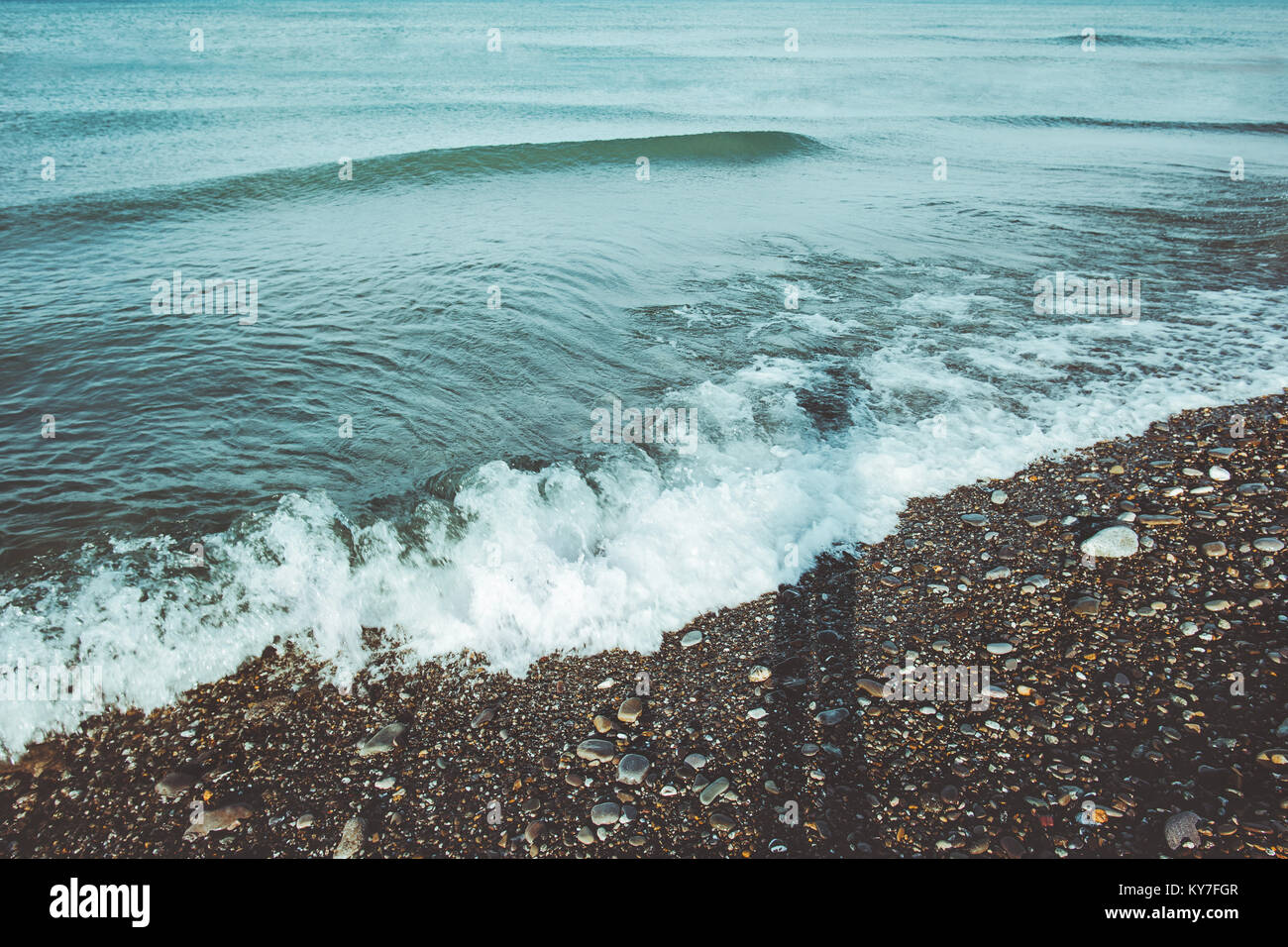 Summer waves relaxing view hi-res stock photography and images - Alamy