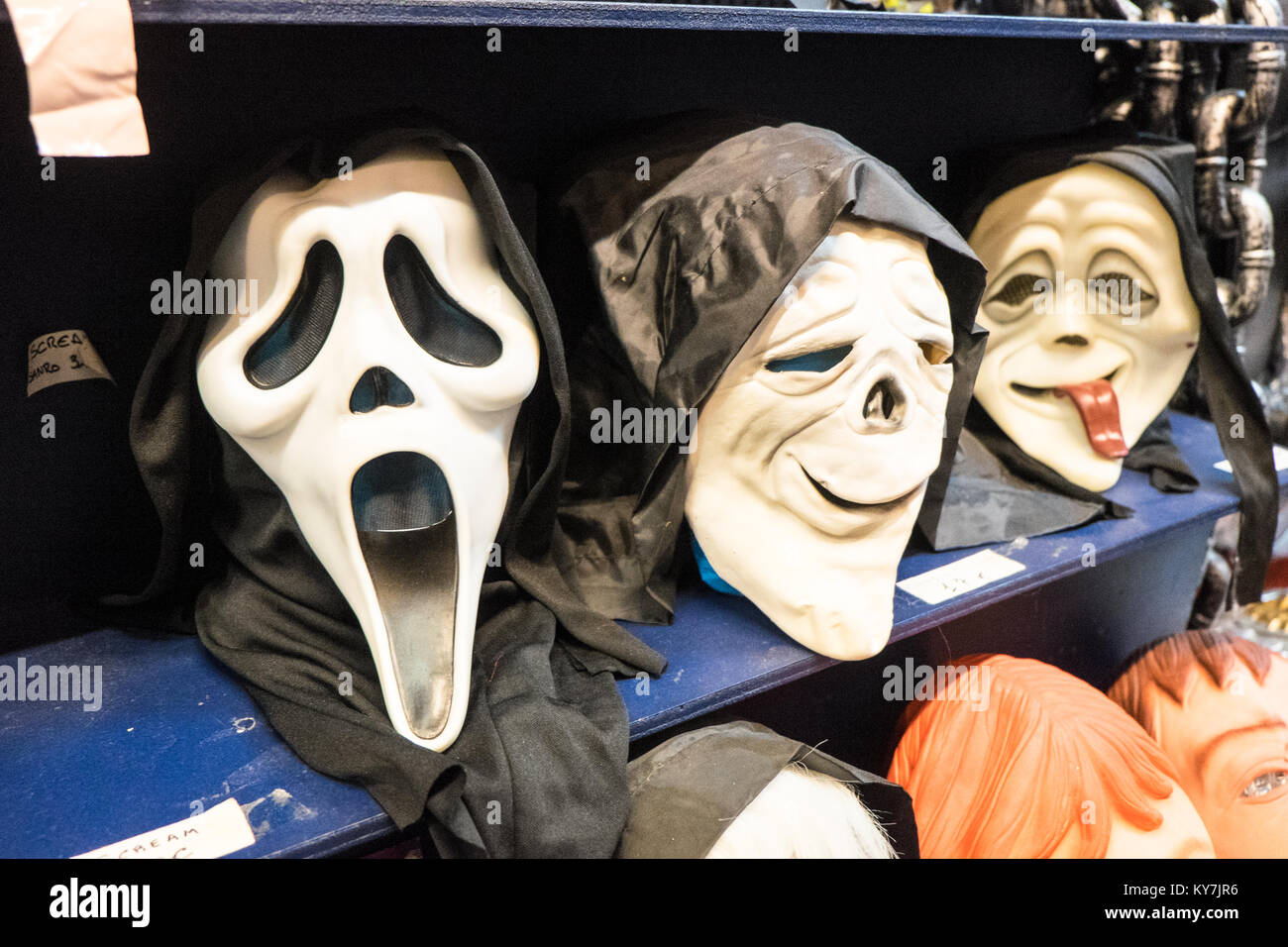 Scream mask hi-res stock photography and images - Alamy