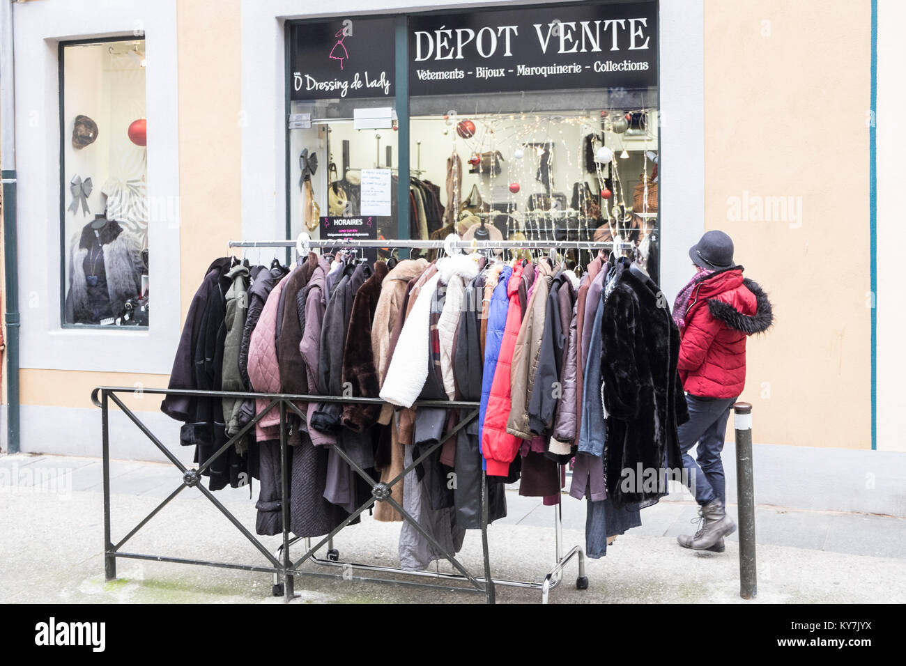 France clothes store sale hi-res stock photography and images - Alamy