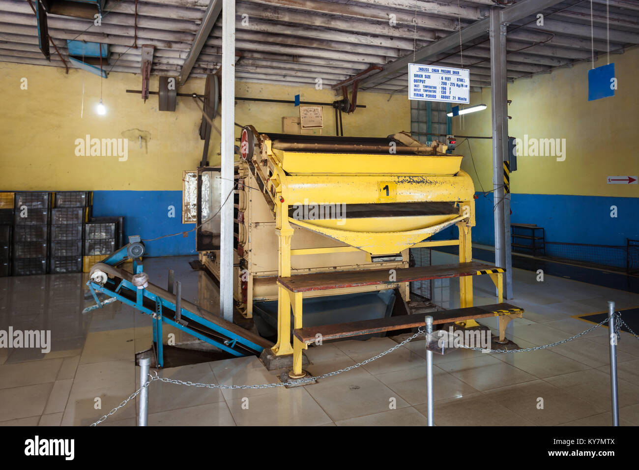 NUWARA ELIYA, SRI LANKA - FEBRUARY 21, 2017: Machines inside tea ...