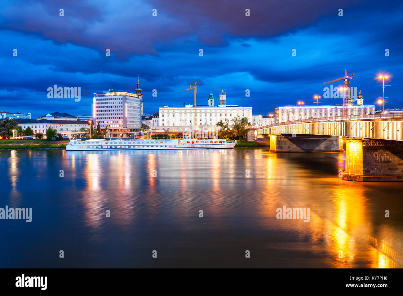 LINZ, AUSTRIA - MAY 14, 2017: Linz city centre and Danube river in ...