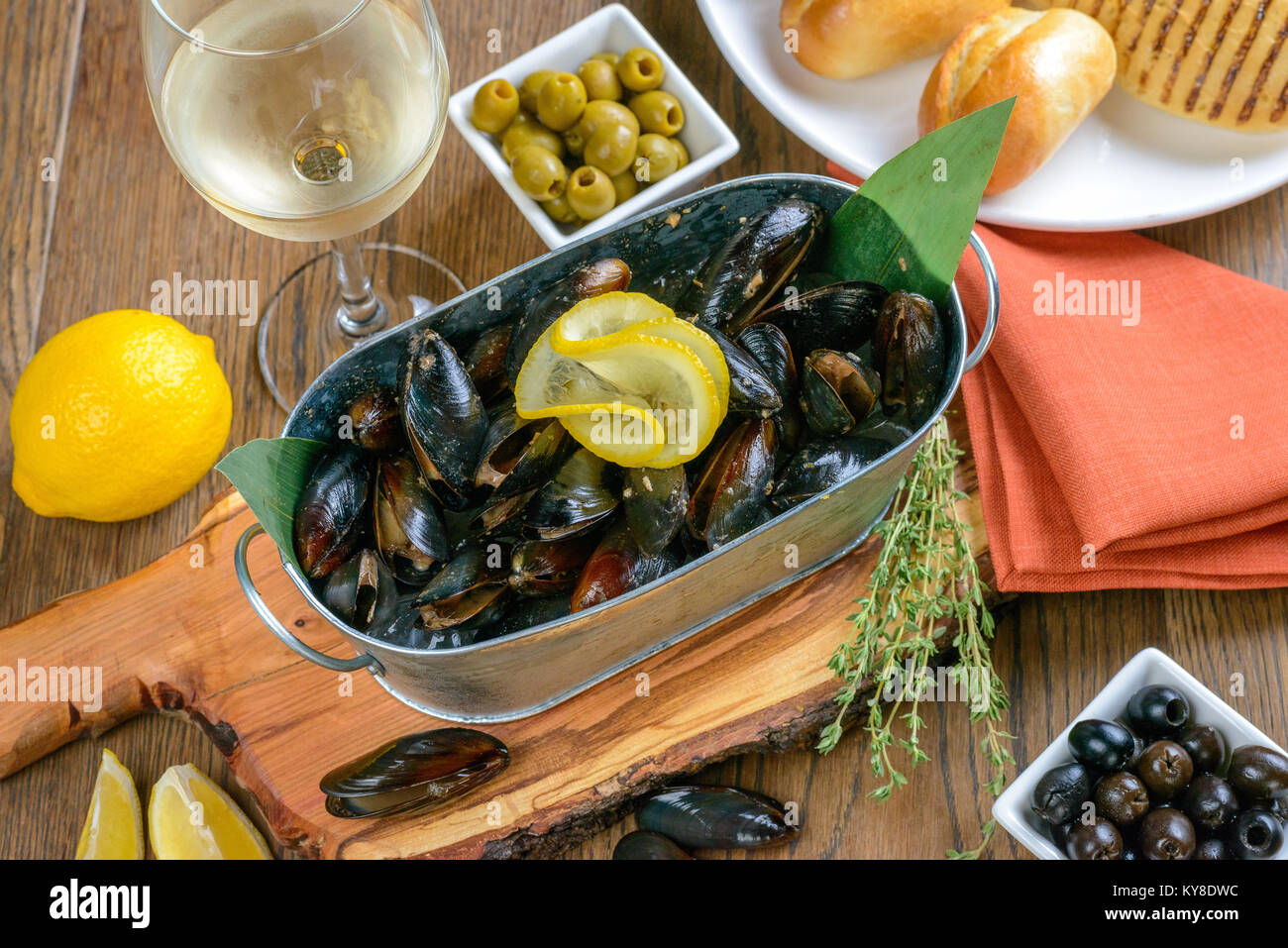 Clams basket hires stock photography and images Alamy