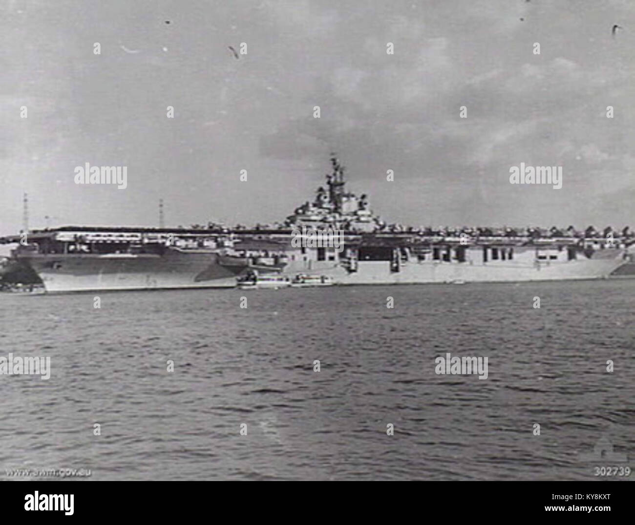 USS Shangri-La (CV-38) at Sydney 1947 Stock Photo - Alamy