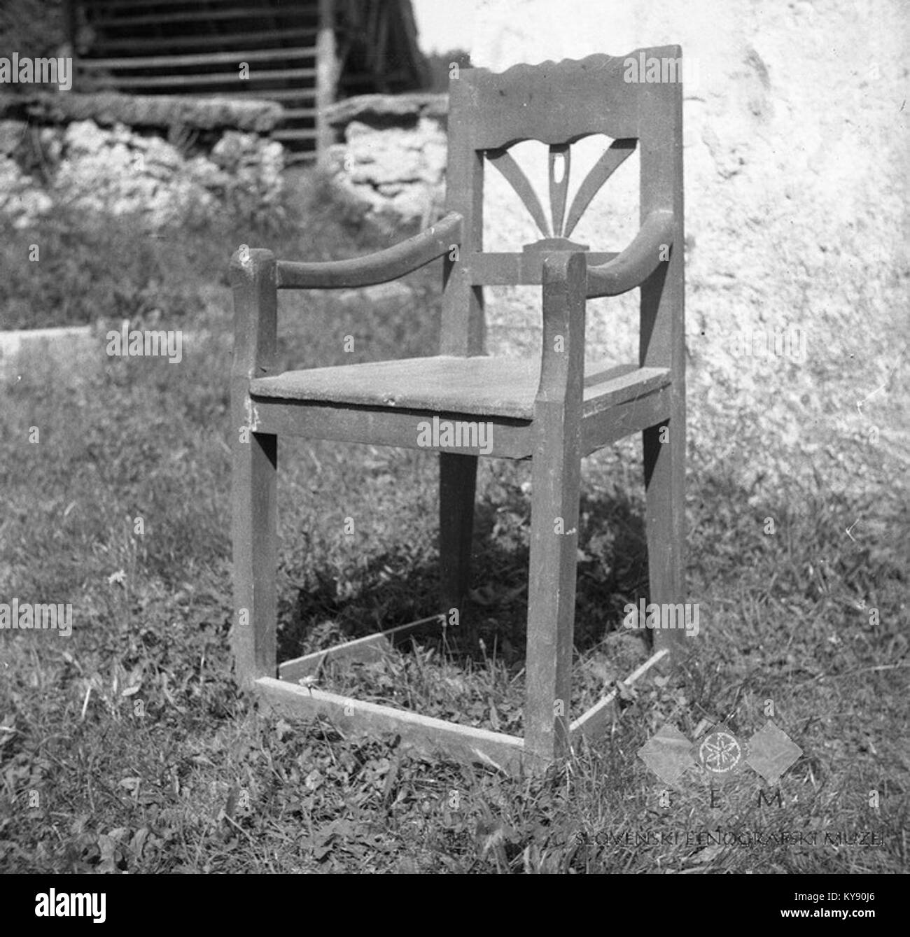 Stol iz žagrada pri podružnici Sv. Katarine v Mali Stari vasi 1949 Stock  Photo - Alamy