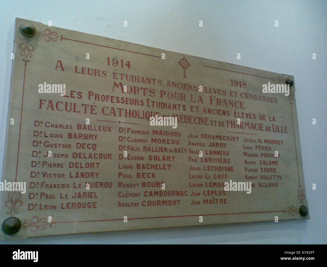 Plaque commemorative située dans le vestibule de la faculté de médecine Stock Photo