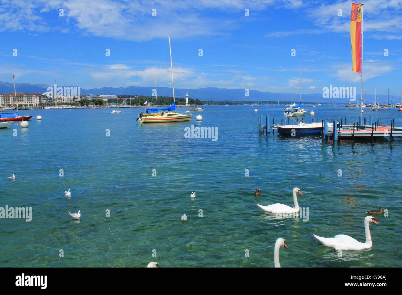 Beautiful view of the city of Geneva with boats on Lake Geneva ...