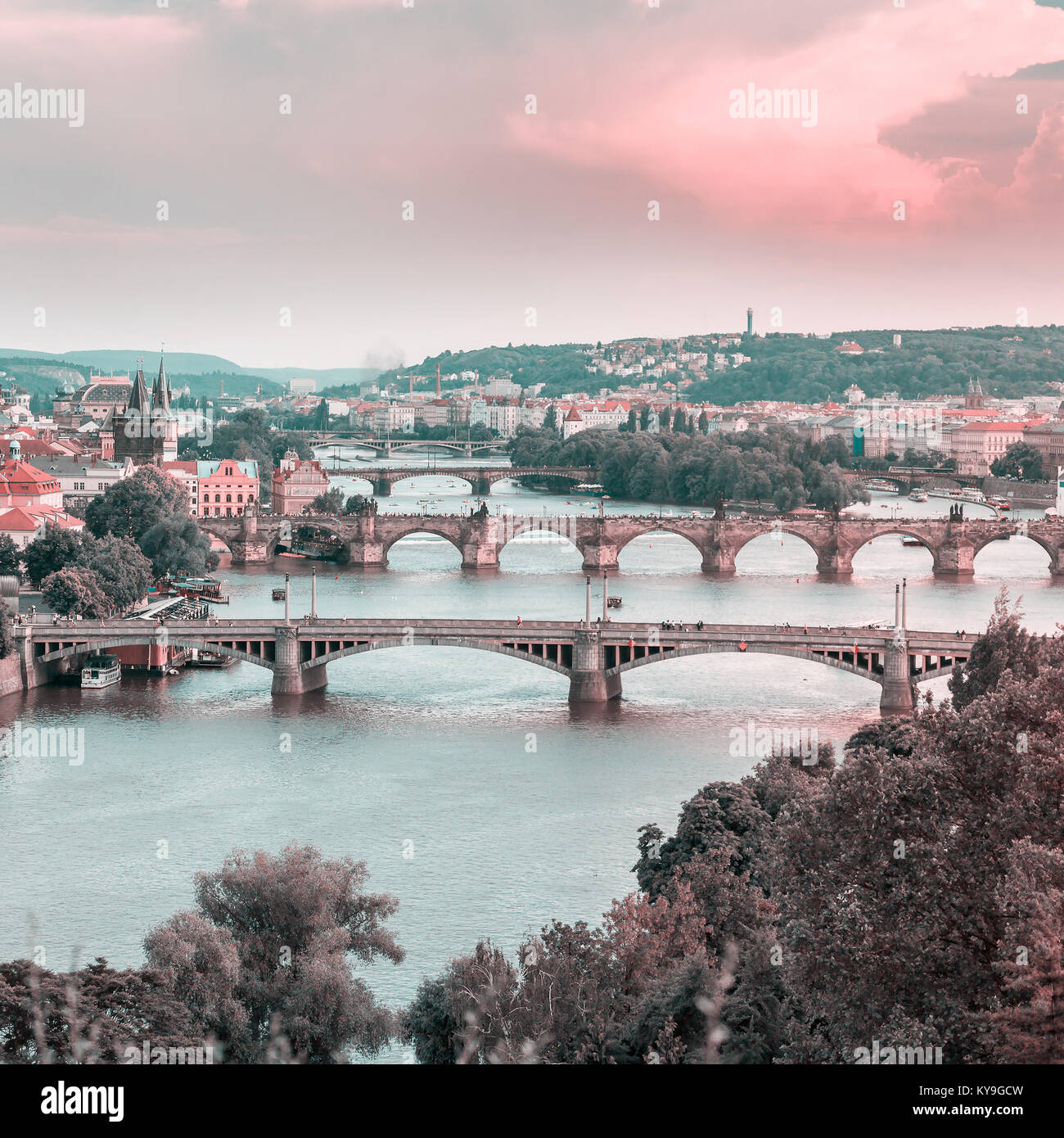 panorama-of-the-old-part-of-prague-from-the-letna-park-beautiful-view
