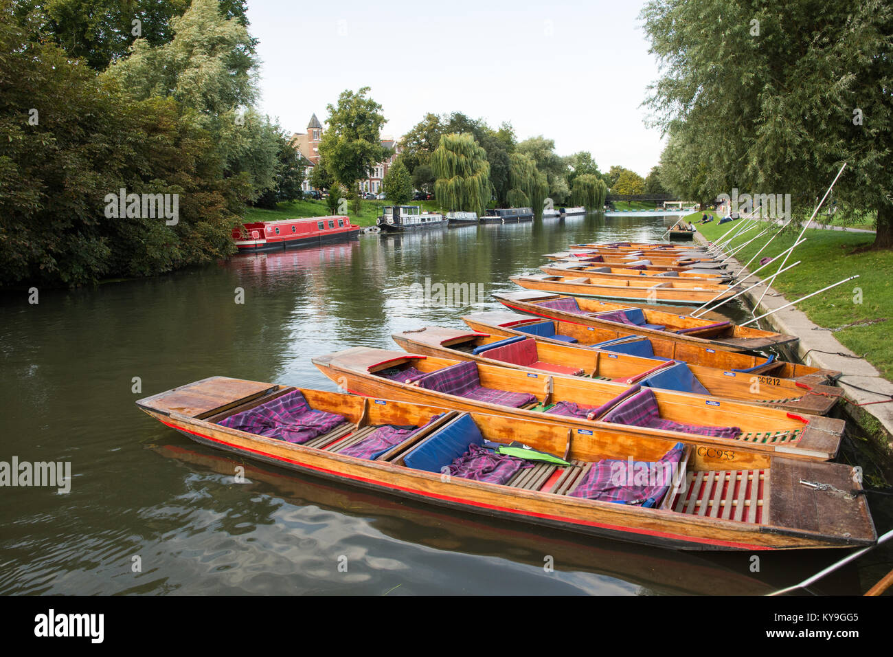 Cambridge, England, UK - August 19, 2017: Traditional punt boats are moored up on the riverbank of the Cam in Cambridge. Stock Photo