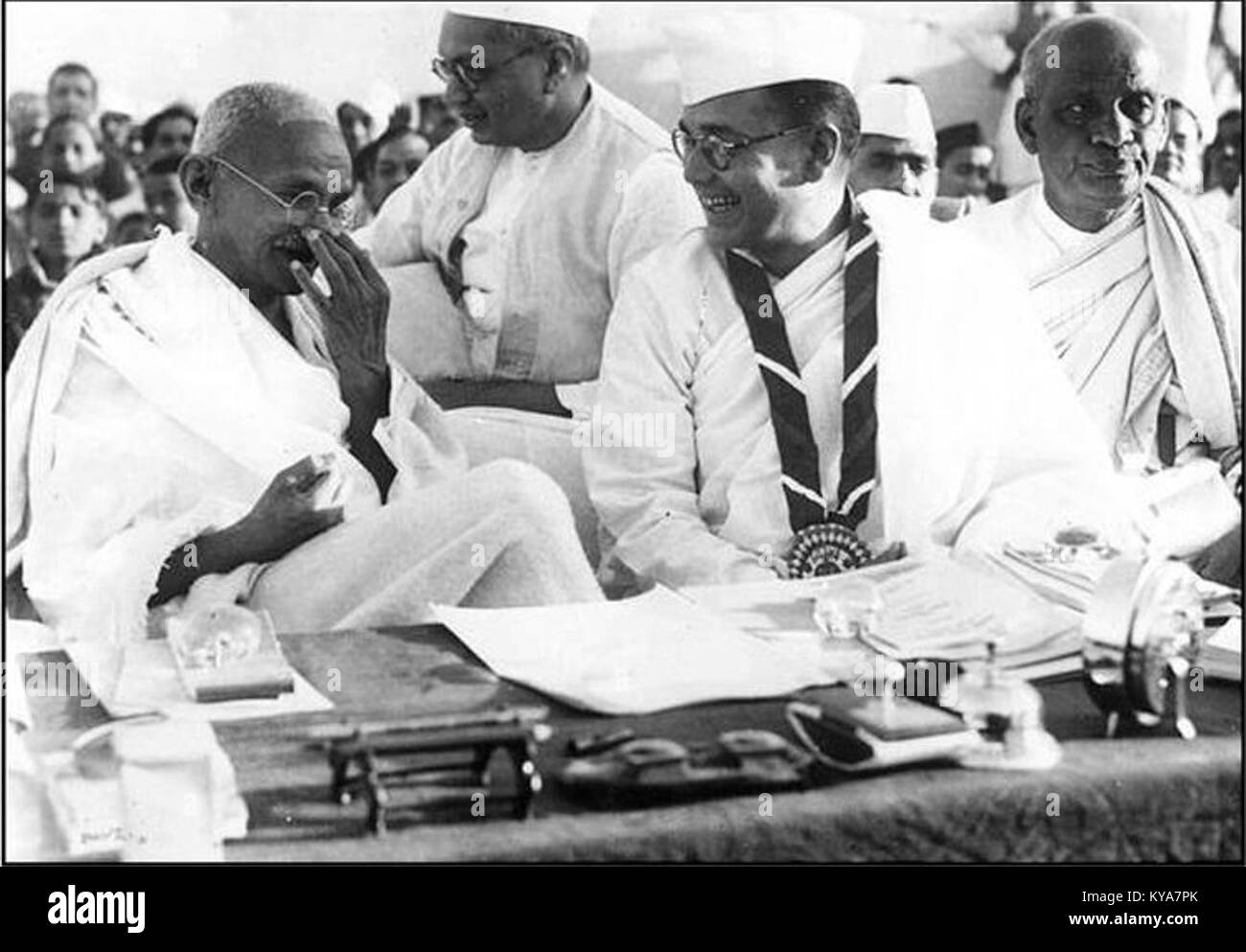 Subhas chandra bose and mahatma gandhi hi-res stock photography and