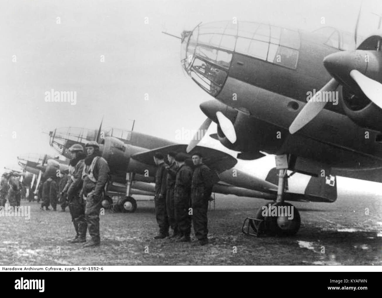 Samoloty PZL.37 Łoś wraz z załogami 02 (1939) Stock Photo