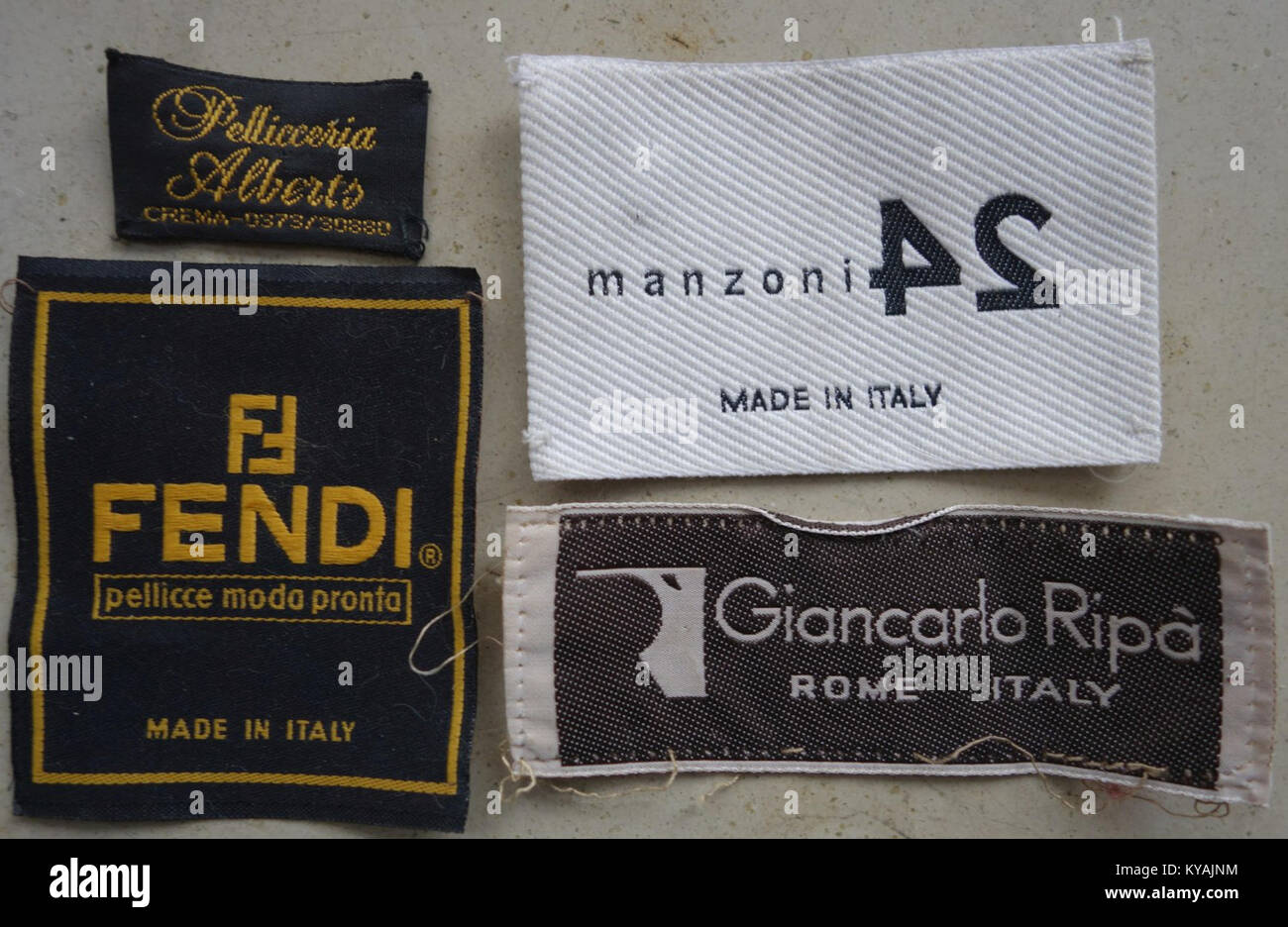 Web-Etiketten (Label-Einnähetiketten) italienischer Pelzanbieter Stock Photo