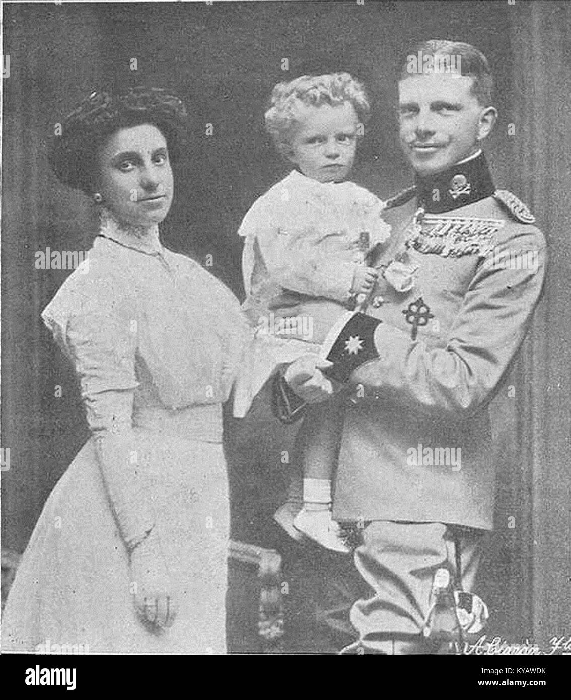 Patrimonio contra patriarcado; Una fracción del Cielo, ausente en tierra., image size:1134x1390