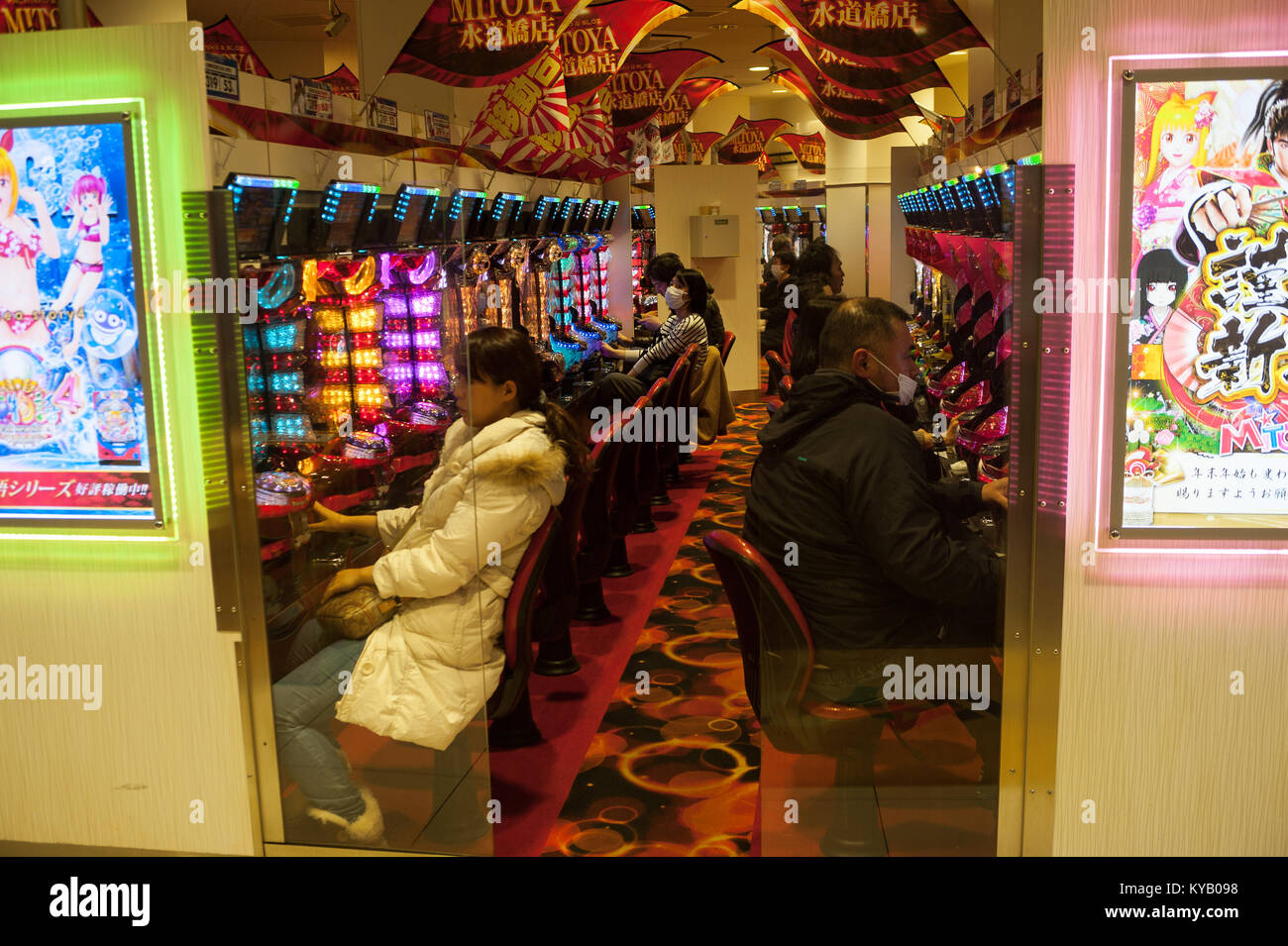 30.12.2017, Tokyo, Japan, Asia - Japanese people play with the Pachinko gaming machines in a parlour in Tokyo. Stock Photo