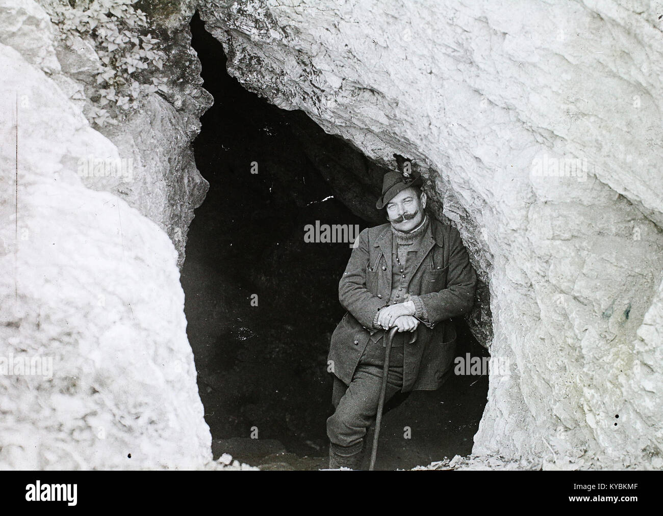 Nagy-Hárs-hegy, a Bátori-barlang bejárata. Fortepan 95114 Stock Photo