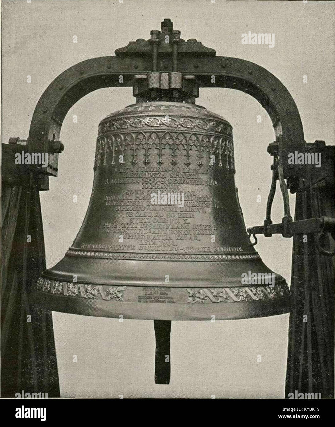 Najtežji zvon na Kranjskem v Polju pri Ljubljani 1904 Stock Photo