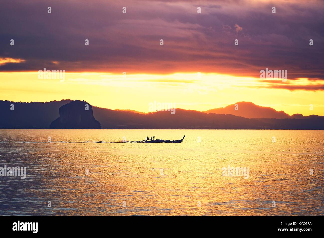 Silhouette small fishing boat hi-res stock photography and images - Alamy