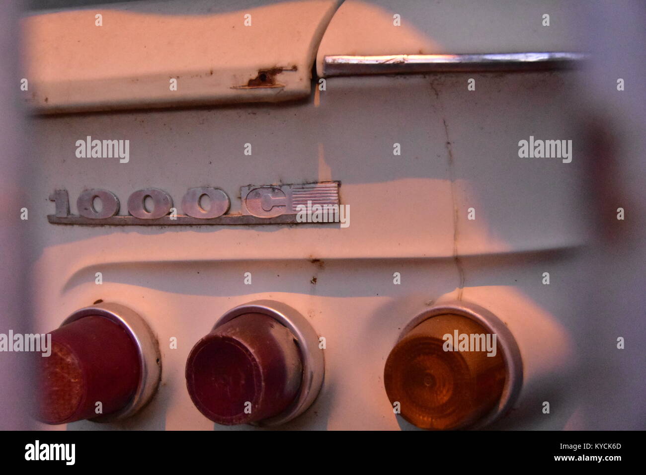 Antique car trunk hi-res stock photography and images - Alamy