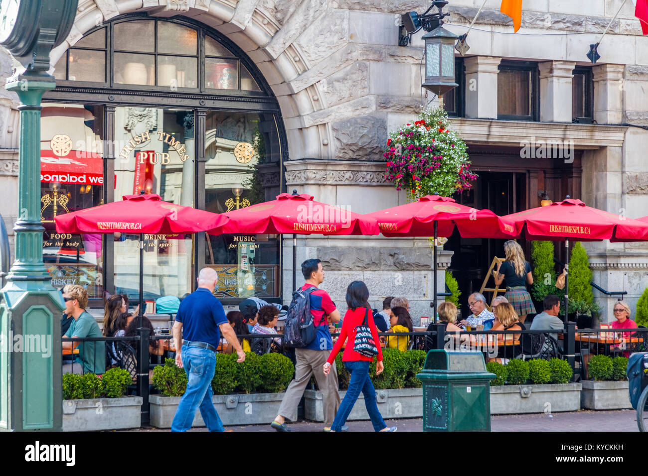 Outdoor sidewalk restaurant in downtown Victoria Canada Stock Photo Alamy