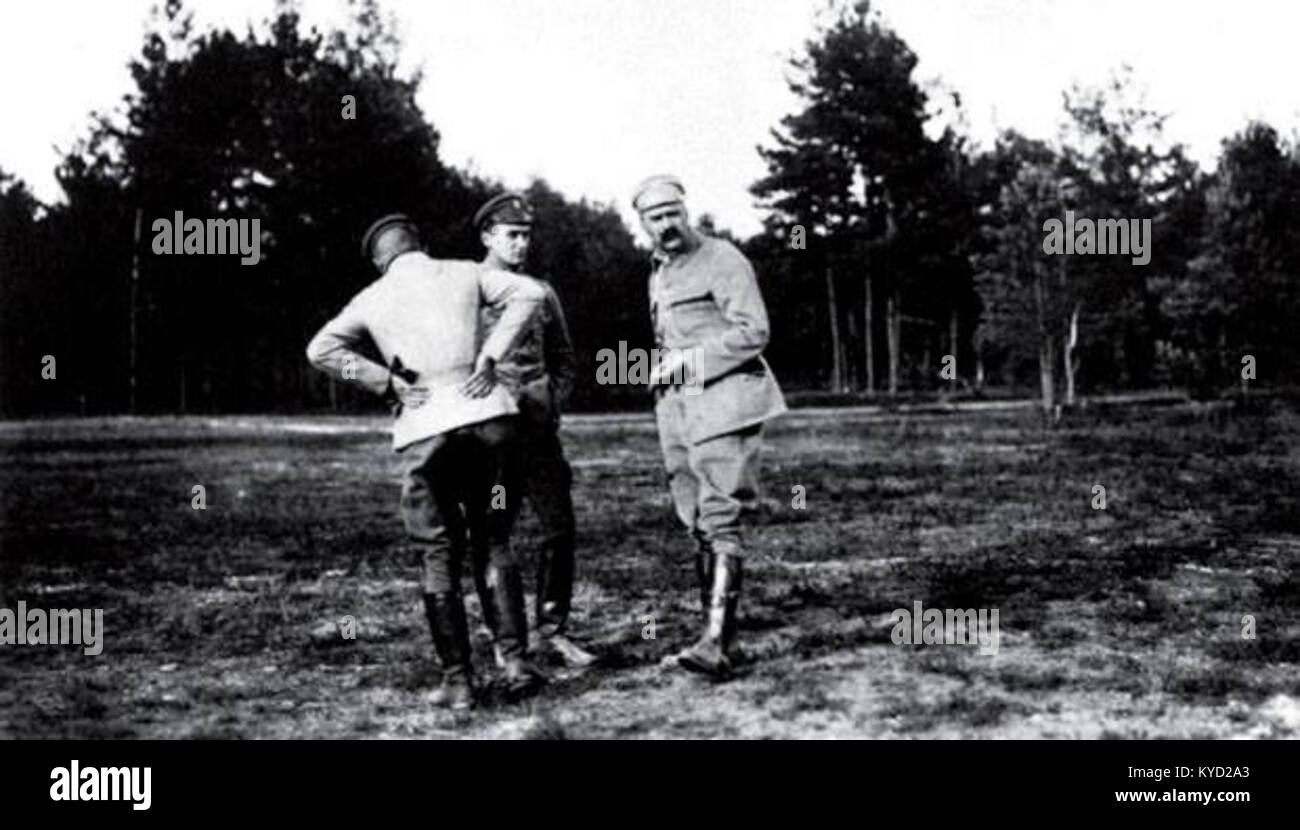 Piłsudski, Stachiewicz i Norwid-Neugebauer obserwują mecz piłki nożnej Stock Photo