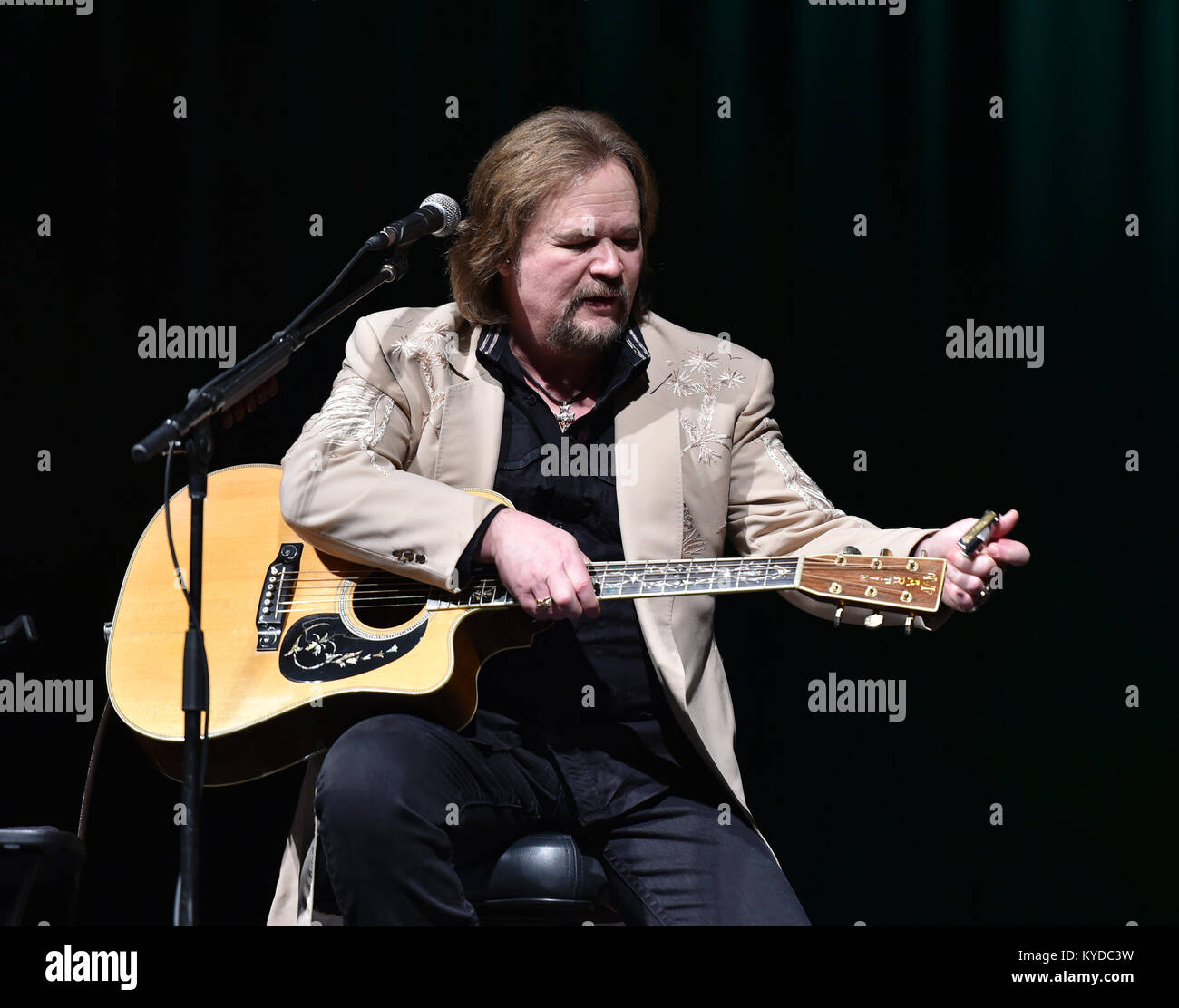 Virginia Beach, VIRGINIA, USA. 12th Jan, 2018. TRAVIS TRITT brings his brand of rocking country to the SANDLER CENTER in VIRGINIA BEACH, VIRGINIA on 12 JANUARY 2018. © Jeff Moore 2018 Credit: Jeff Moore/ZUMA Wire/Alamy Live News Stock Photo