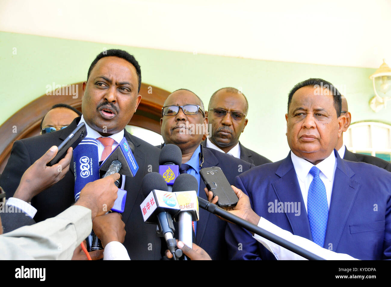 Khartoum, Sudan. 14th Jan, 2018. Ethiopian Foreign Minister Workneh Gebeyehu (L, front) speaks during a joint press conference with his Sudanese counterpart Ibrahim Ghandour (R, front) in Khartoum, Sudan, on Jan. 14, 2018. Ethiopian Foreign Minister Workneh Gebeyehu was on an official visit to Ethiopia's neighboring country Sudan. Credit: Mohamed Babiker/Xinhua/Alamy Live News Stock Photo