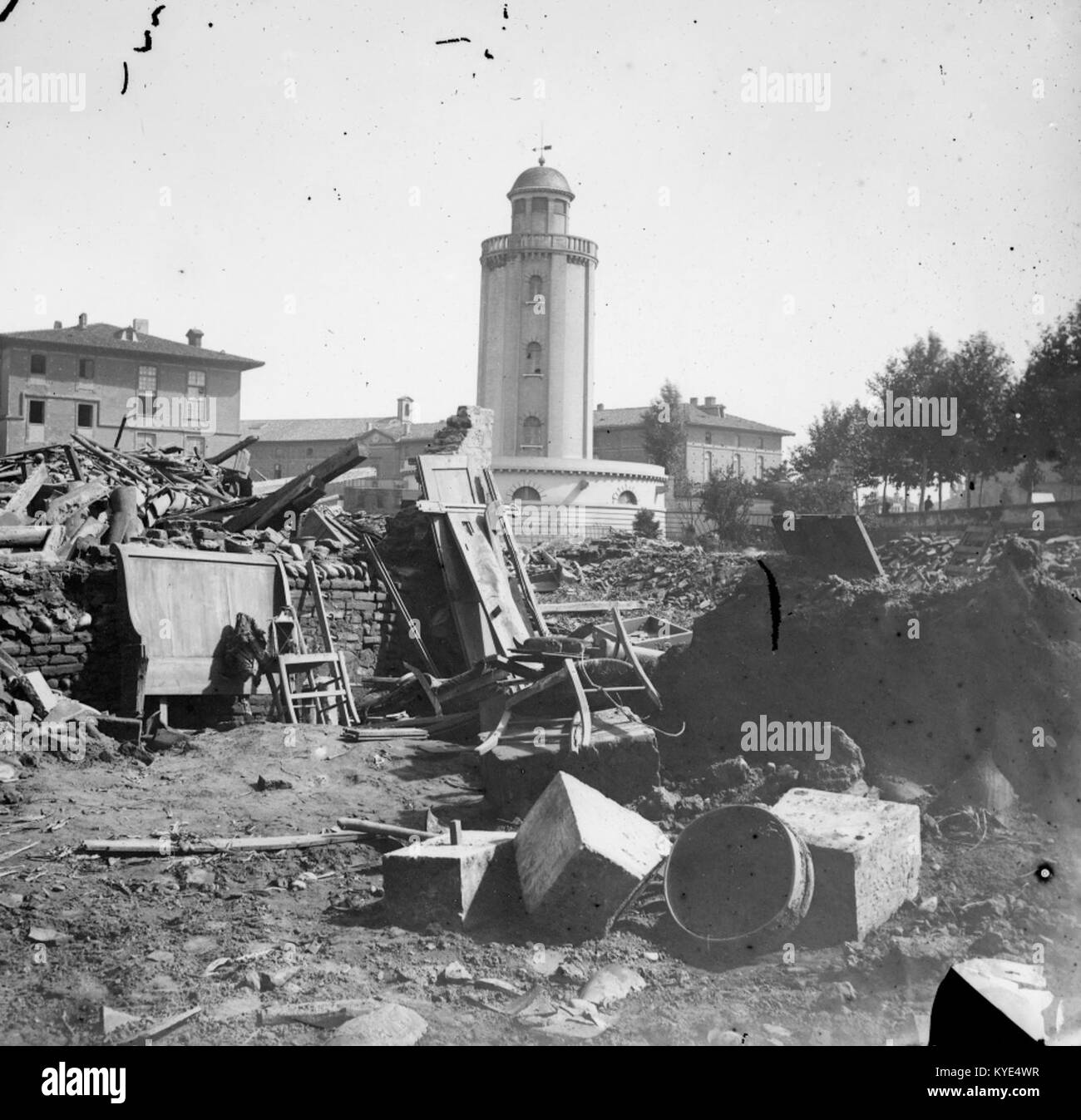 Toulouse Inondations De 1875 Place Du Chateau D Eau Fonds Trutat Mhnt Pha 1018 18 135 Cropped Stock Photo Alamy