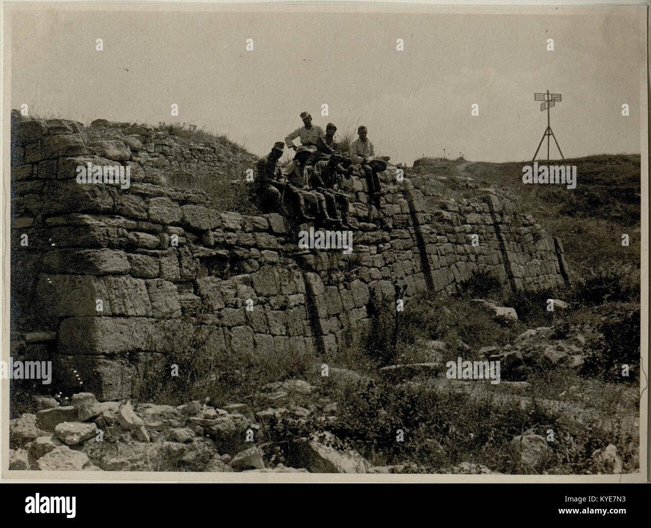 Archaeological excavation techniques hi-res stock photography and ...