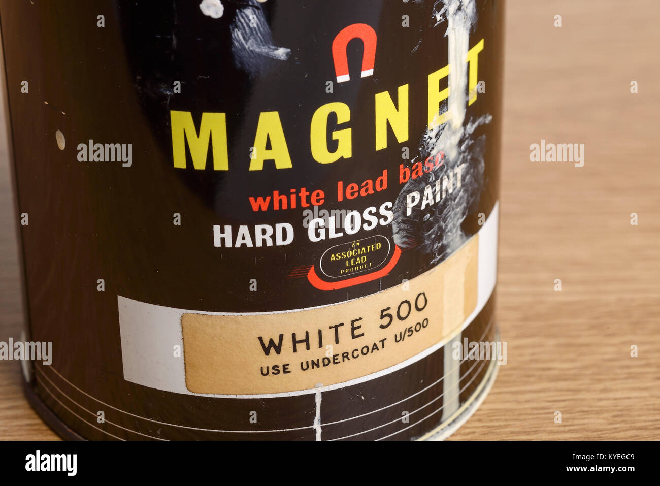 Old used tin of white lead based gloss paint Stock Photo Alamy