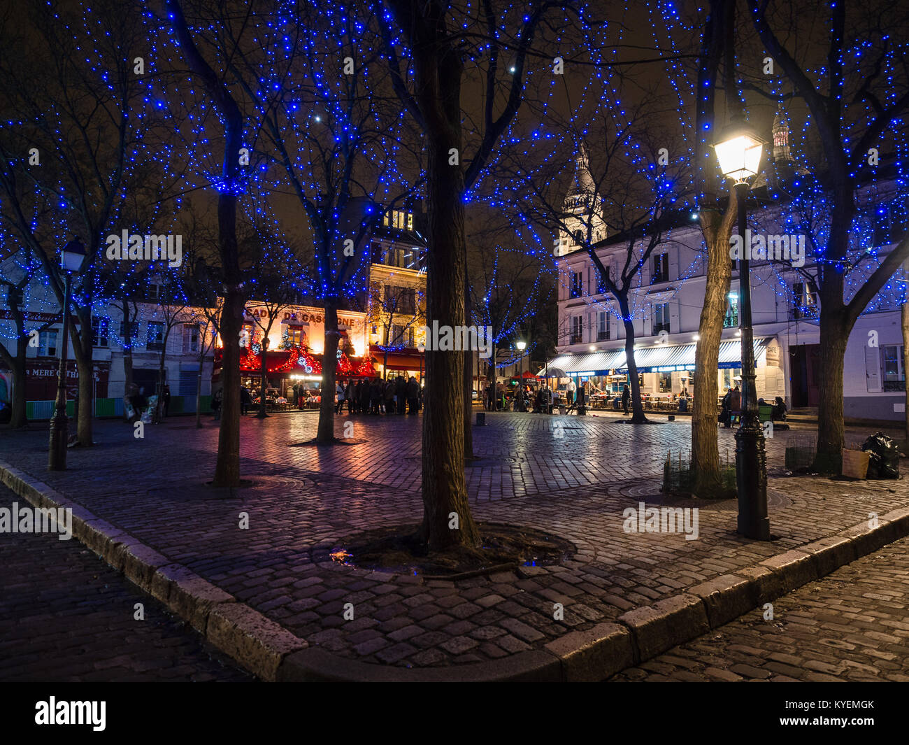 Night view of the famous square of artists in Montmartre (Paris) and typical restaurants with outdoor tables that surround it. Stock Photo