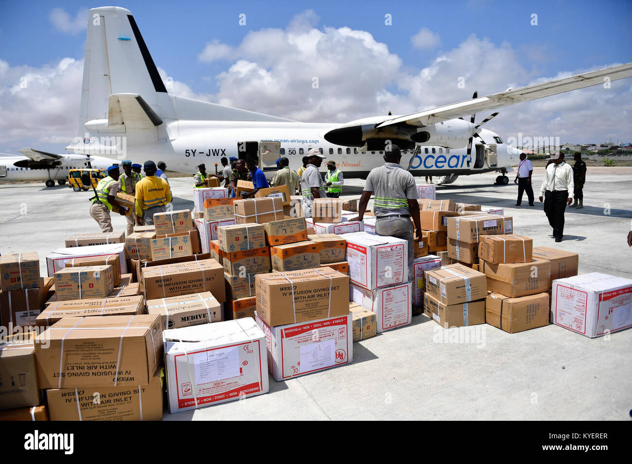 Somali police officers offload medical supplies donated by the Kenyan
