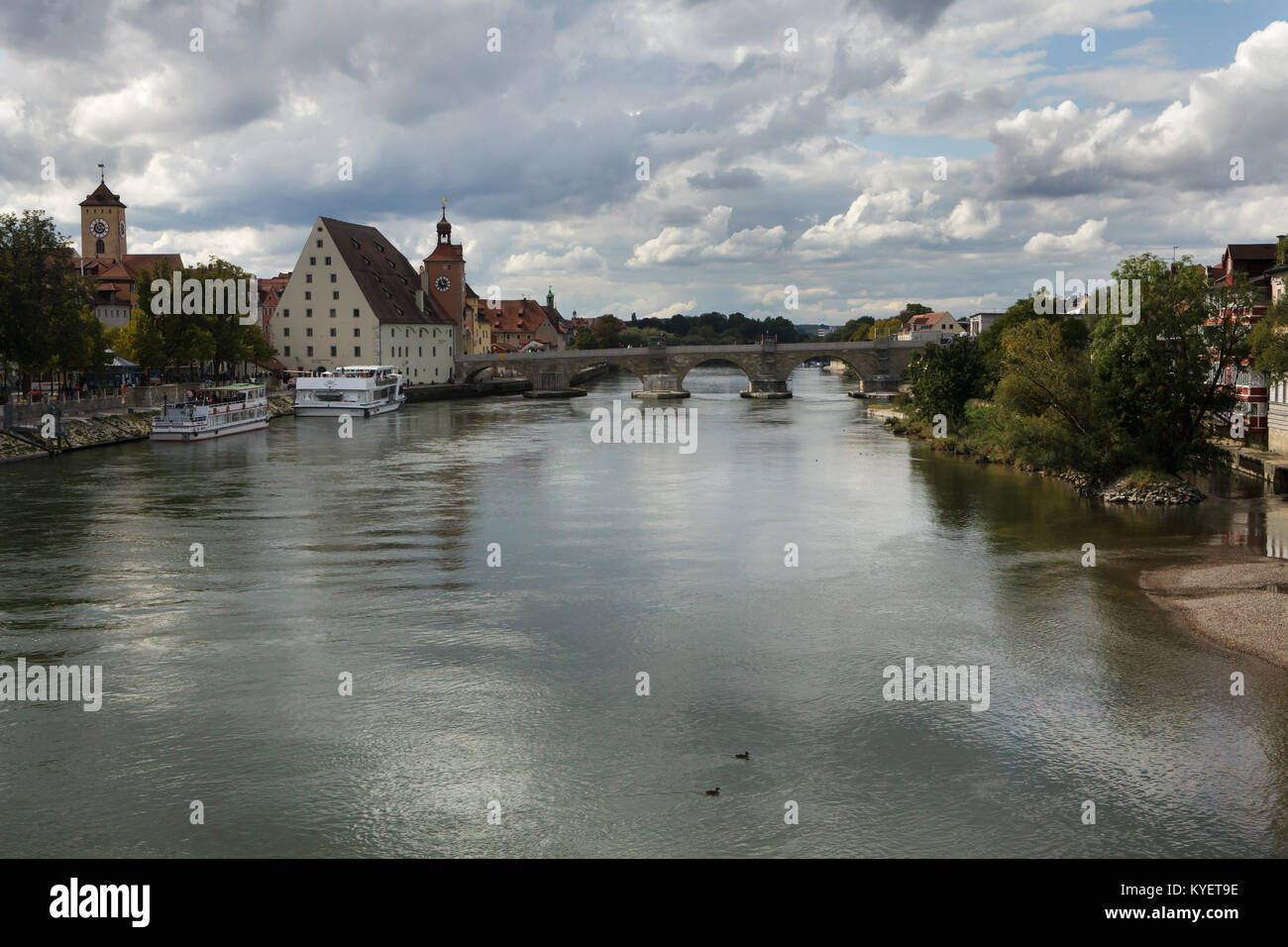 Page 2 - Regensburg Steinerne Brücke High Resolution Stock Photography and  Images - Alamy