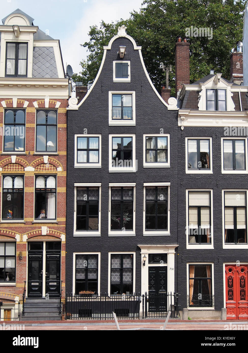 A photograph of Prinsengracht 791, a historic building located along ...