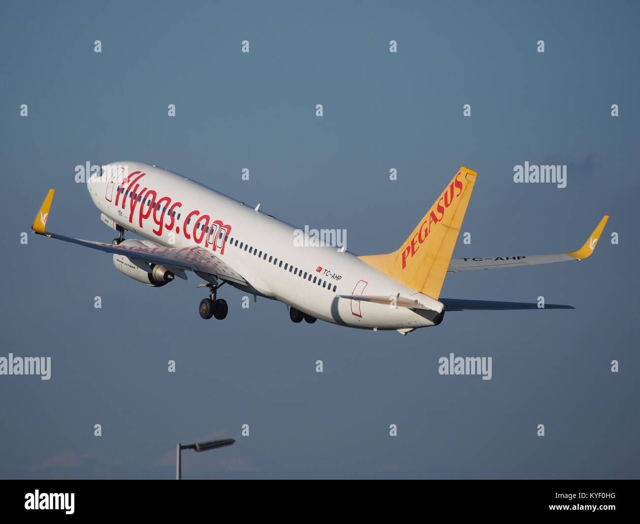 TC-AHP Pegasus Boeing 737-82R(WL) cn40721 takeoff from Schiphol (AMS - EHAM), The Netherlands pic4 Stock Photo